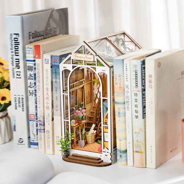 Robotime Garden House Book Nook - Image 8